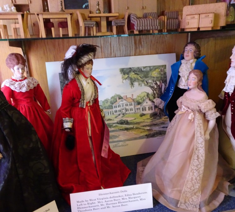childrens-toy-doll-museum-photo